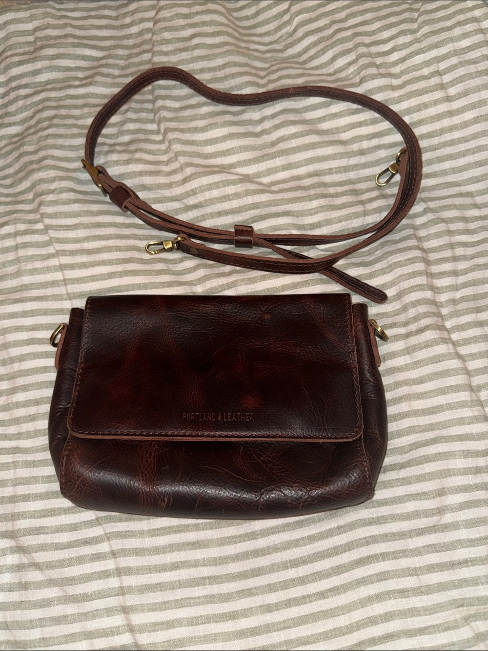 Portland Leather Medium Metro crossbody in Lava